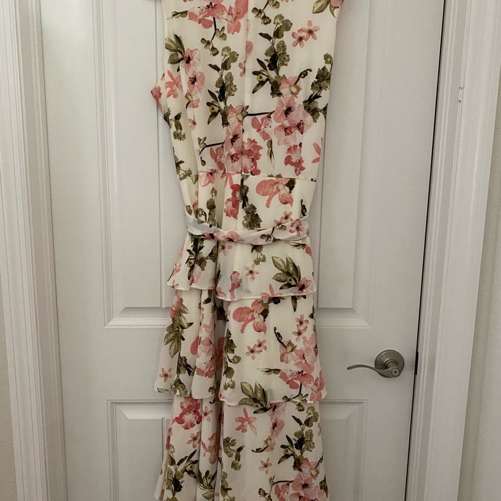 Beautiful Dress - Picture 2 of 4